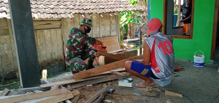 Progress Segera Rampung, Satgas TMMD Bojonegoro Kebut Pembuatan Daun Jendela